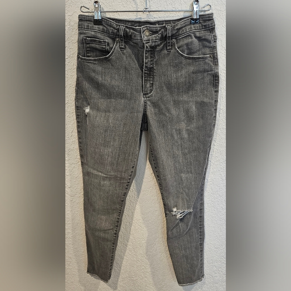 Universal Threads High Rise Skinny Gray size 8
